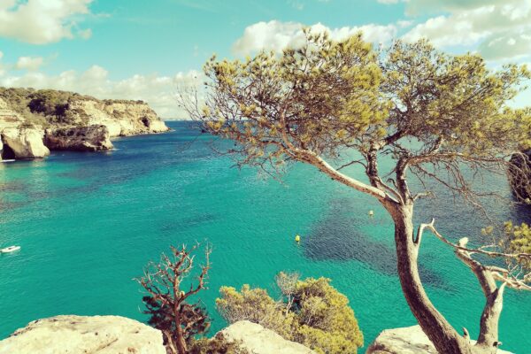 Minorka: Klejnot Balearów i Szlak Cami de Cavalls