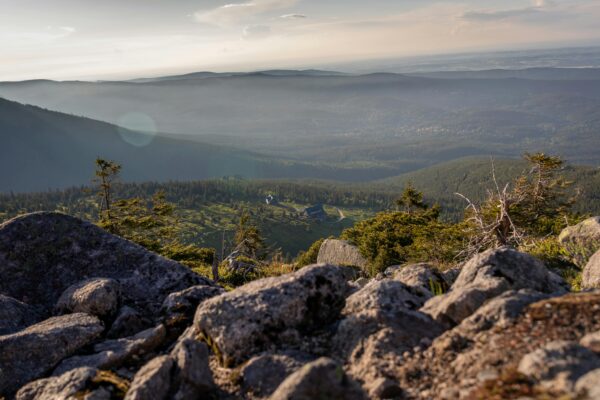 Góry Świętokrzyskie: Bajkowy świat skał, lasów i tajemniczych miejsc