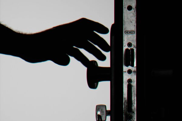 dom: przestrzeń kreacji i bezpieczna przystań