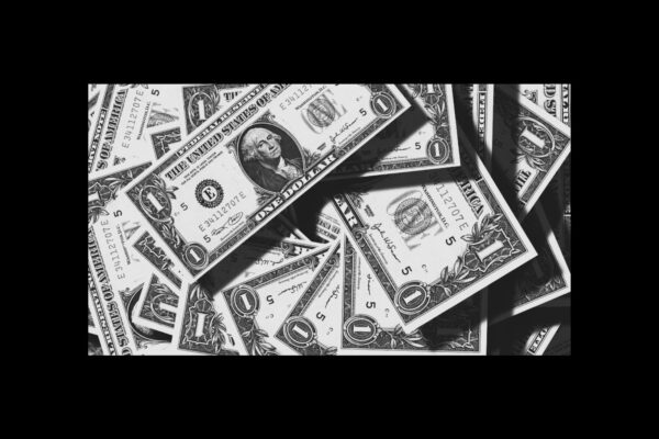 PIENIĄDZE A PEWNOŚĆ SIEBIE: CZY MATERIALNY DOBROBYT BUDUJE NASZĄ WEWNETRZNĄ SIŁĘ ?