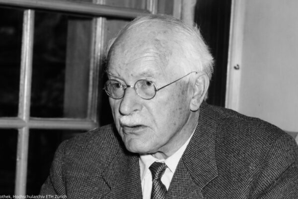 Kim był Carl Gustav Jung? Odkryj sekrety psychologii głębi i swojego Cienia