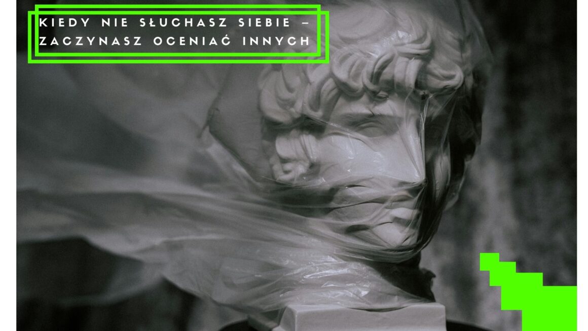 Dlaczego oceniamy innych? O wolności, projekcji i dojrzewaniu emocjonalnym