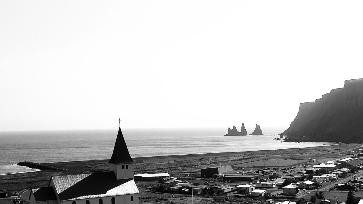 Kościoły Islandii: Miejsca Transcendencji w Surowej Krainie