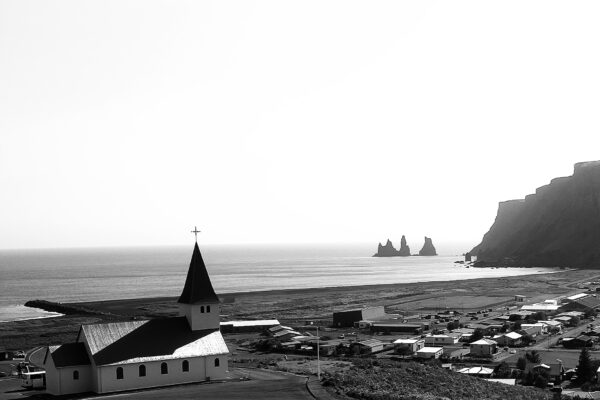 Kościoły Islandii: Miejsca Transcendencji w Surowej Krainie